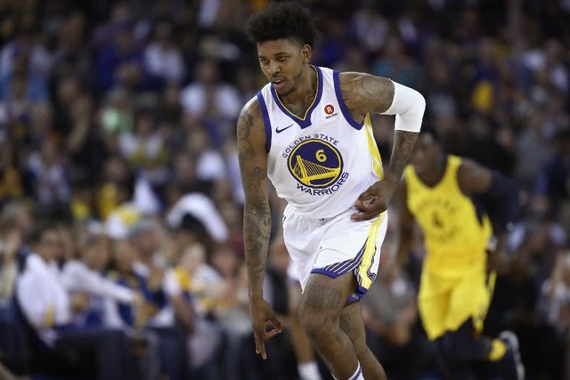 现年64岁的金·凯瑞与32岁女友悄然步入婚姻